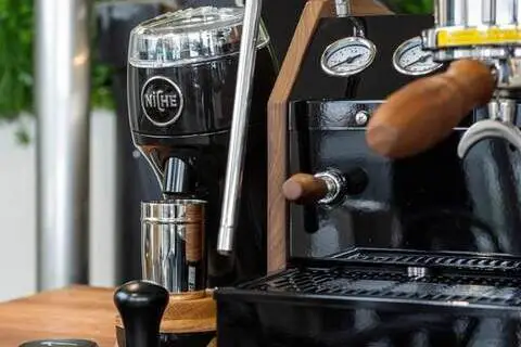 Kuvuiuee per espresso Barista Tampone piatto per caffè espresso per portafiltro 56 mm in acciaio inox piatto con manico in legno regolabile in altezza 